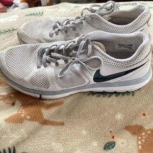 nike white and grey sneakers